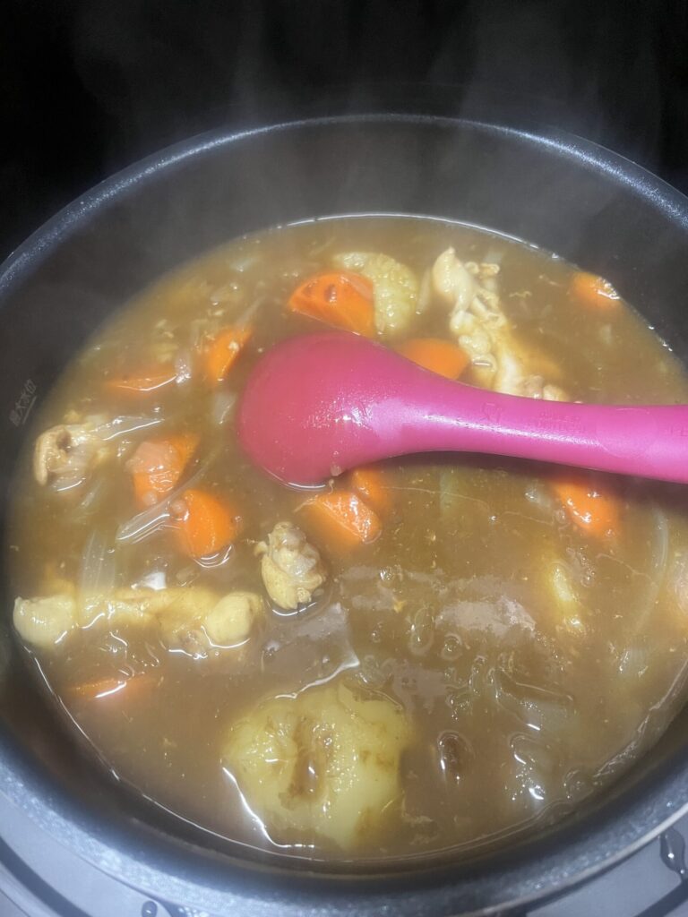 アイリスオーヤマの電気圧力鍋で作ったカレーの画像です
